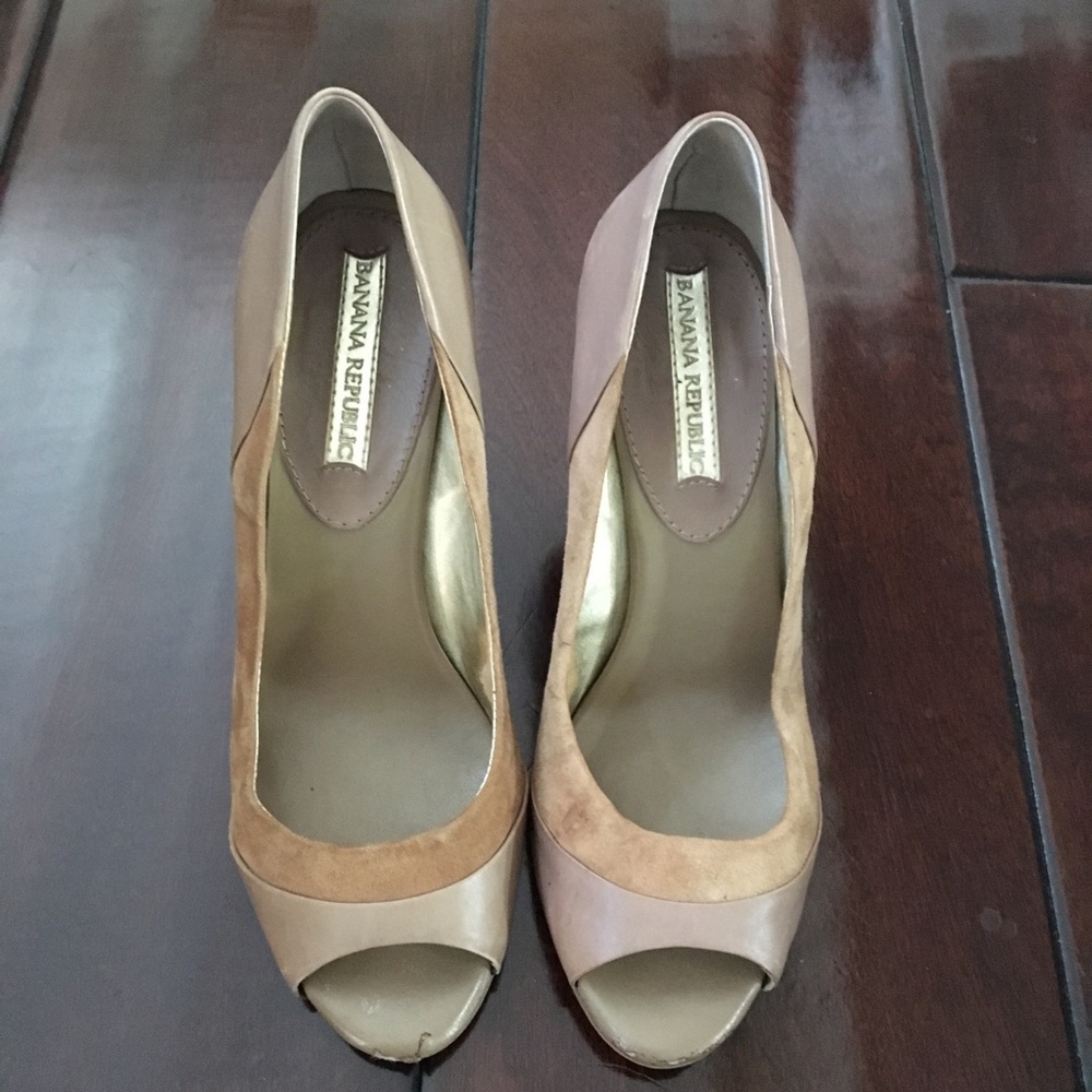 Banana Republic Sz 7 Peep Toe Wedges - Picture 1 of 8